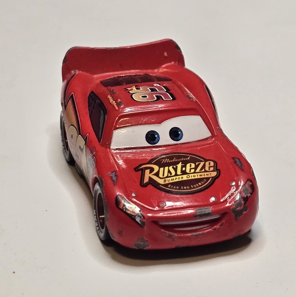Disney Pixar Cars Rust-eze Lightning McQueen Red #95 Metal Die Cast Car Toy~Read